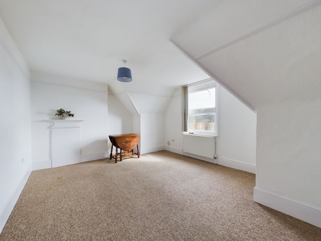 Property photo 3 of 9 Cam03519G0-Pr0018-Still010