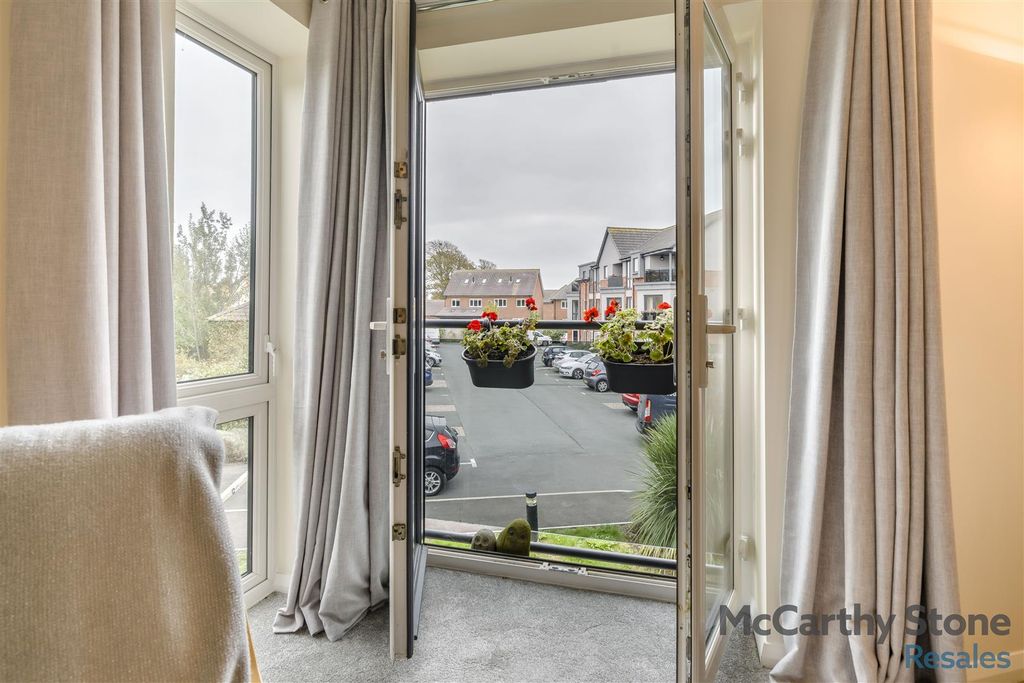 Property photo 2 of 20 8667052-Interior07.Jpg