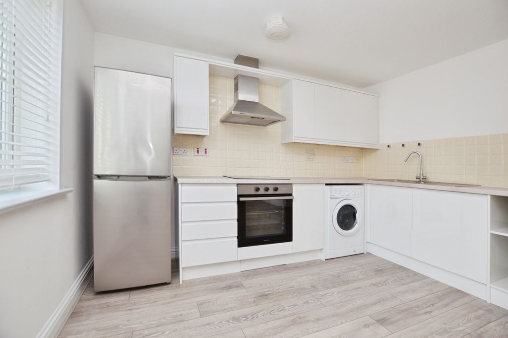 Property photo 2 of 8 0dc49A4B-Kitchen