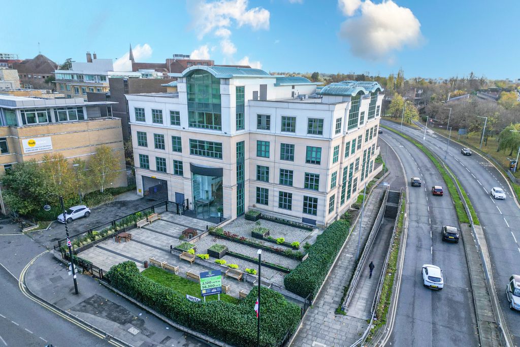 Property photo 2 of 5 11 Vine Street, Uxbridge Ub8 1Qe