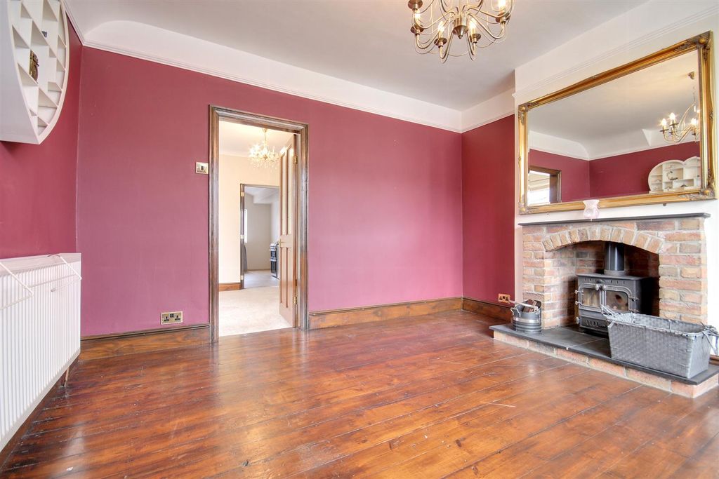 Property photo 3 of 13 Desmond House (2).Jpg