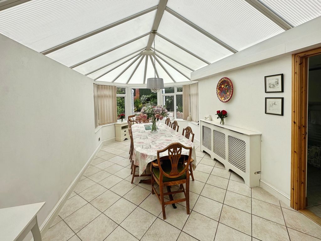 Property photo 3 of 18 Conservatory