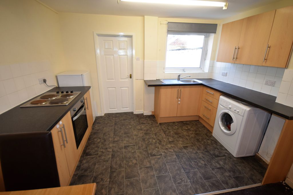 Property photo 3 of 6 Kitchen