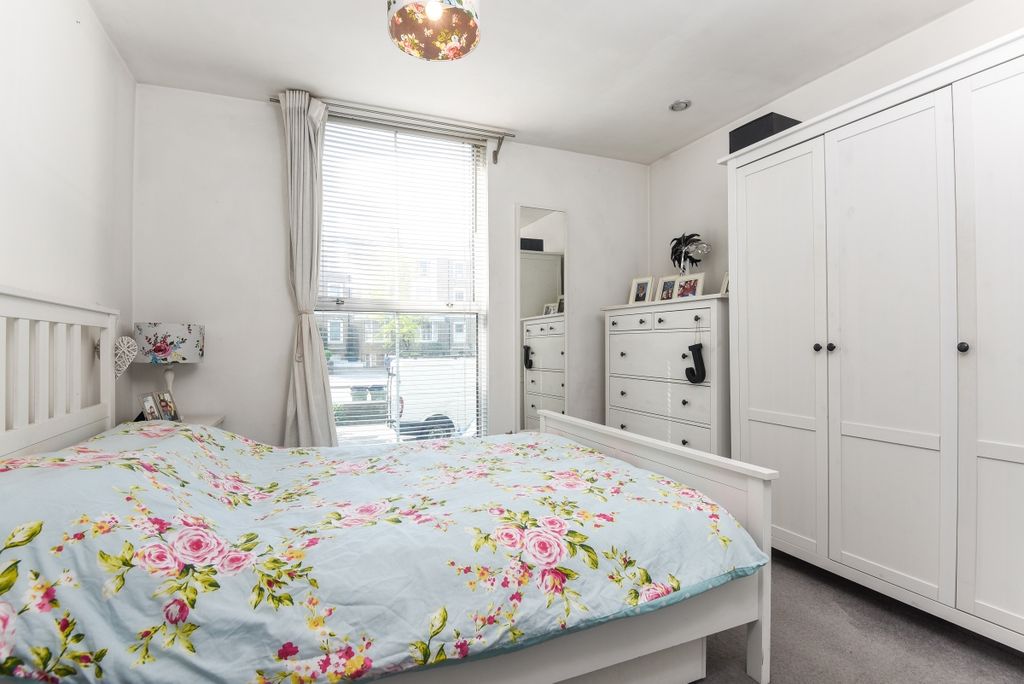 Property photo 3 of 6 Bed1