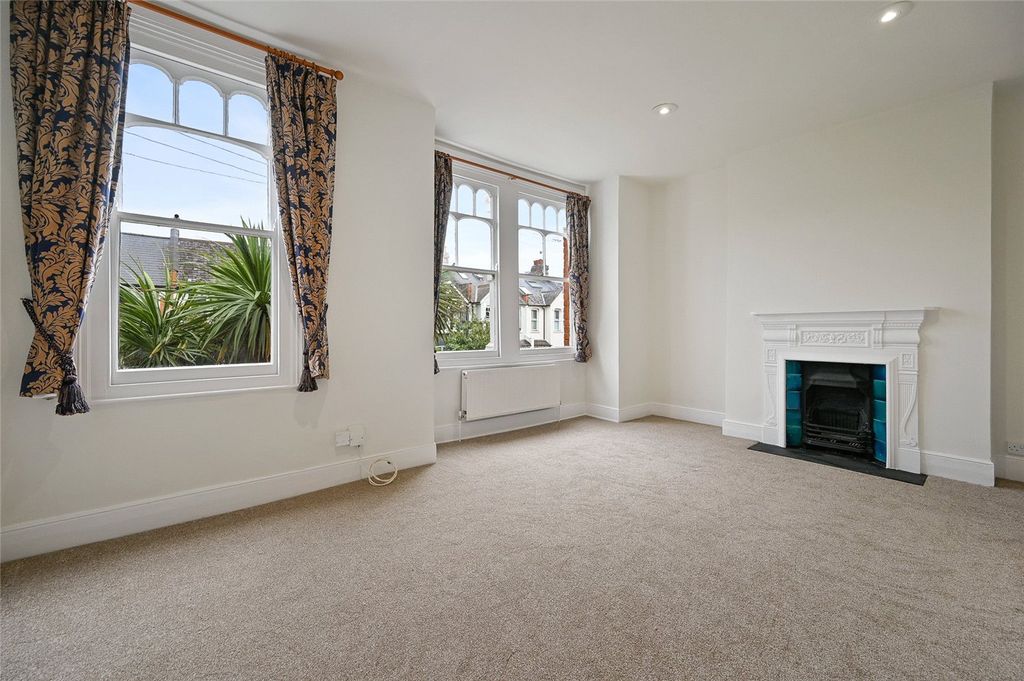 Property photo 2 of 7 Picture No. 15