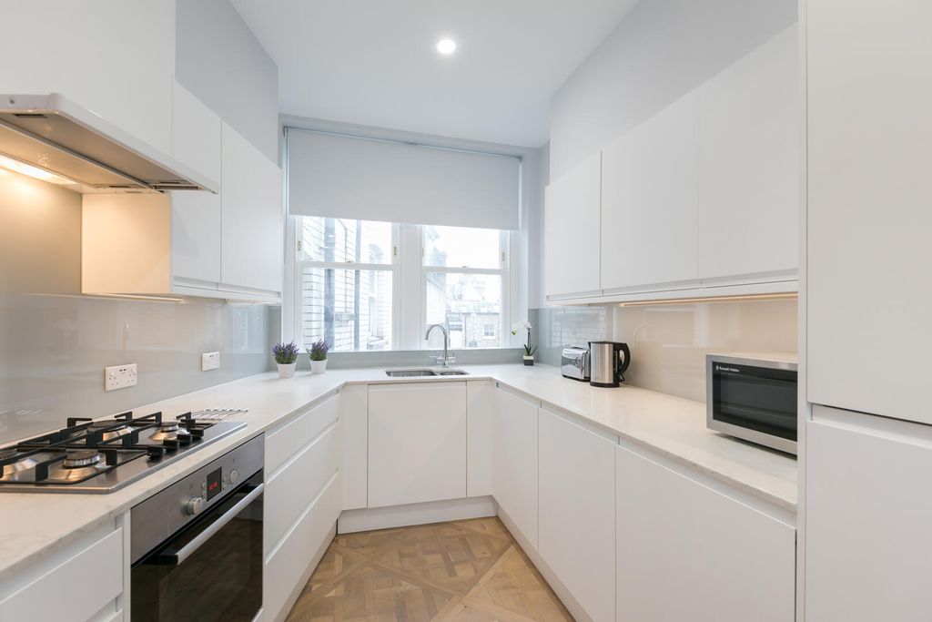 Property photo 1 of 8 Kitchen