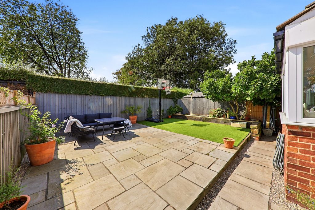 Property photo 2 of 33