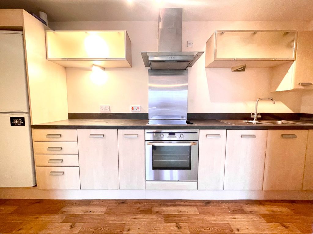 Property photo 3 of 8 Kitchen