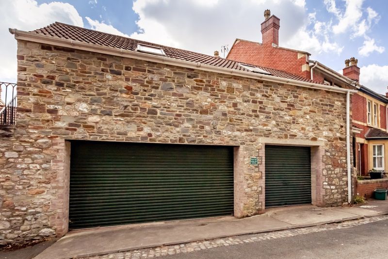 Property photo 3 of 23 Garages