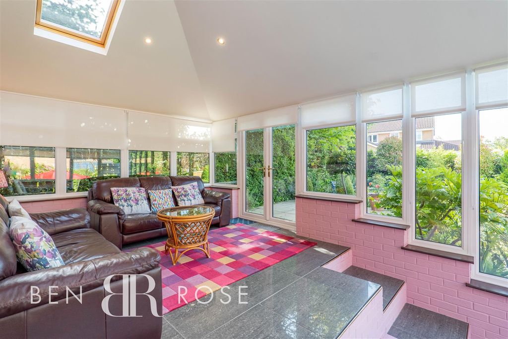 Property photo 3 of 35 Conservatory