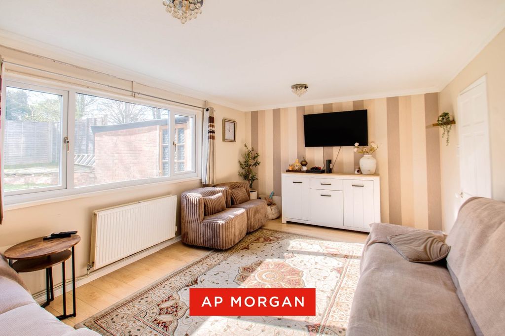 Property photo 2 of 19 Picture No. 16