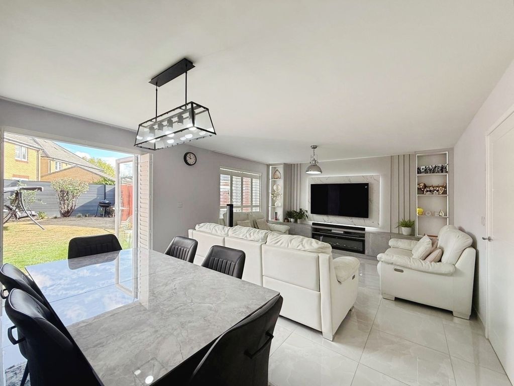Property photo 2 of 43 Pbox-Img.Jpg