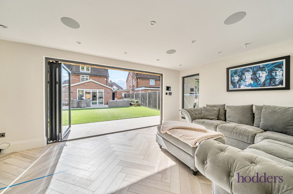 Property photo 3 of 21 0151943A-0d7B-41E...