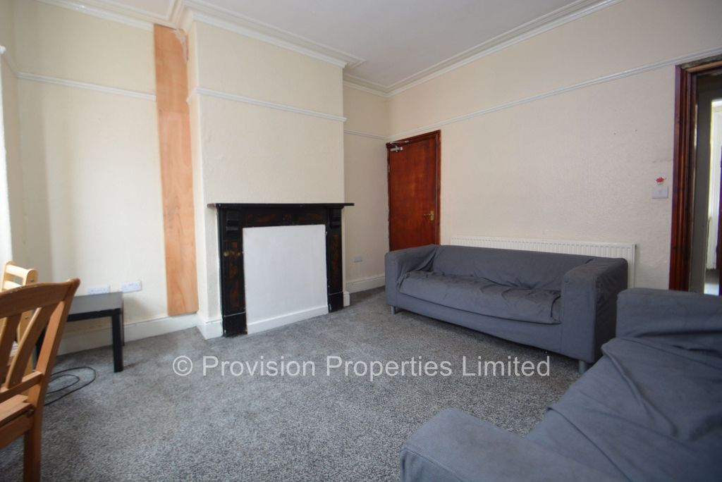 Property photo 3 of 10 Photo