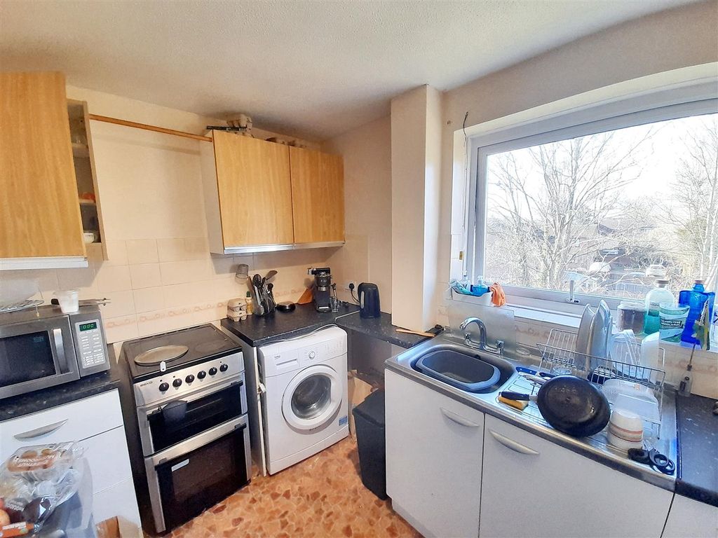 Property photo 3 of 6 Kitchen
