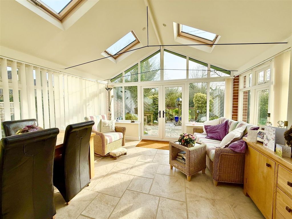 Property photo 2 of 33 Garden Room