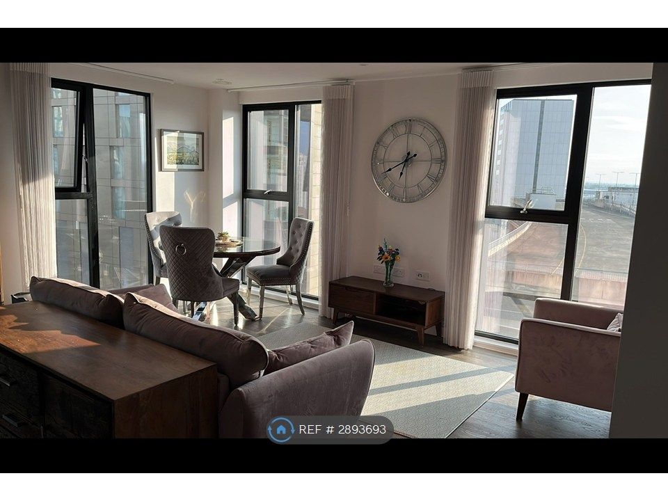 Property photo 1 of 20 Living Room