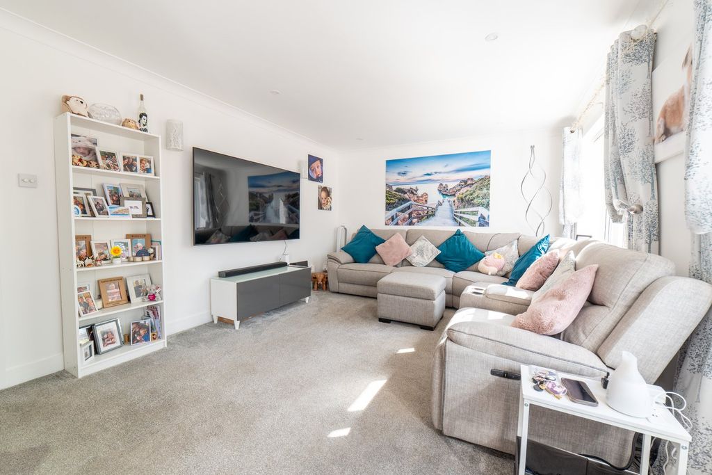 Property photo 2 of 25