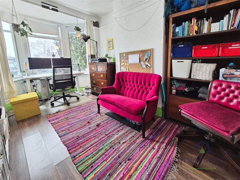 Property photo 2 of 20 Lounge