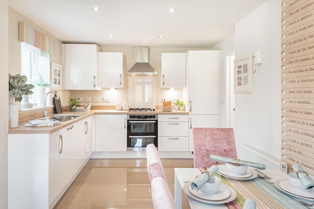 Property photo 2 of 7 Kitchen