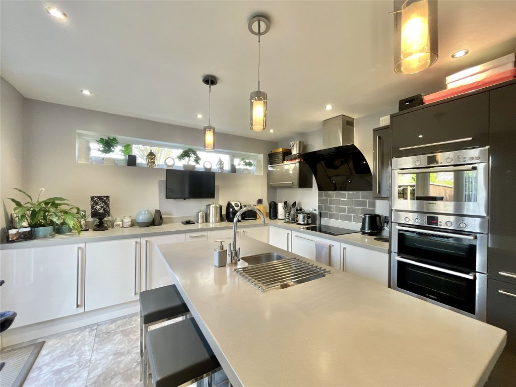 Property photo 2 of 26 Dining Kitchen