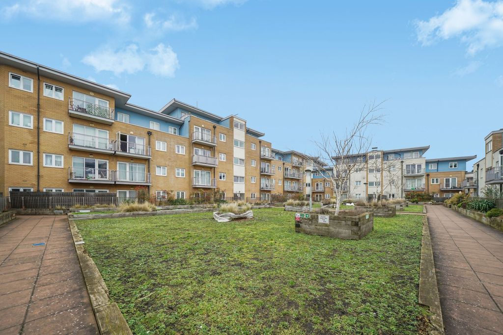 Property photo 1 of 10 Apartment 11, Woodall Court - Ppwgtdxmkwkspiauha83