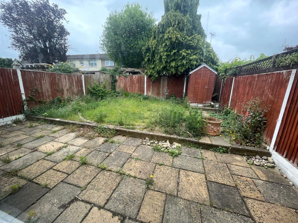 Property photo 2 of 9 Garden