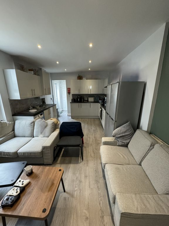 Property photo 2 of 6 Kitchen/Dining Area