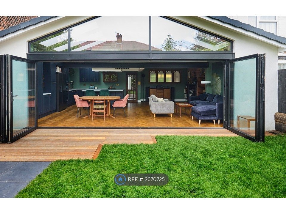 Property photo 2 of 33