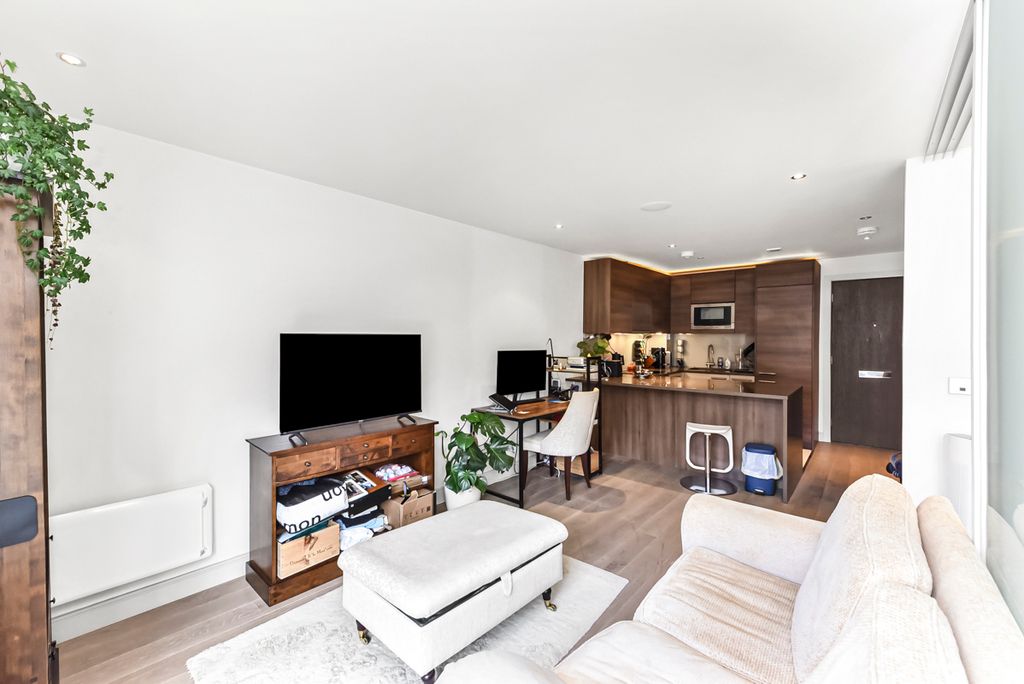 Property photo 1 of 10 Living Room