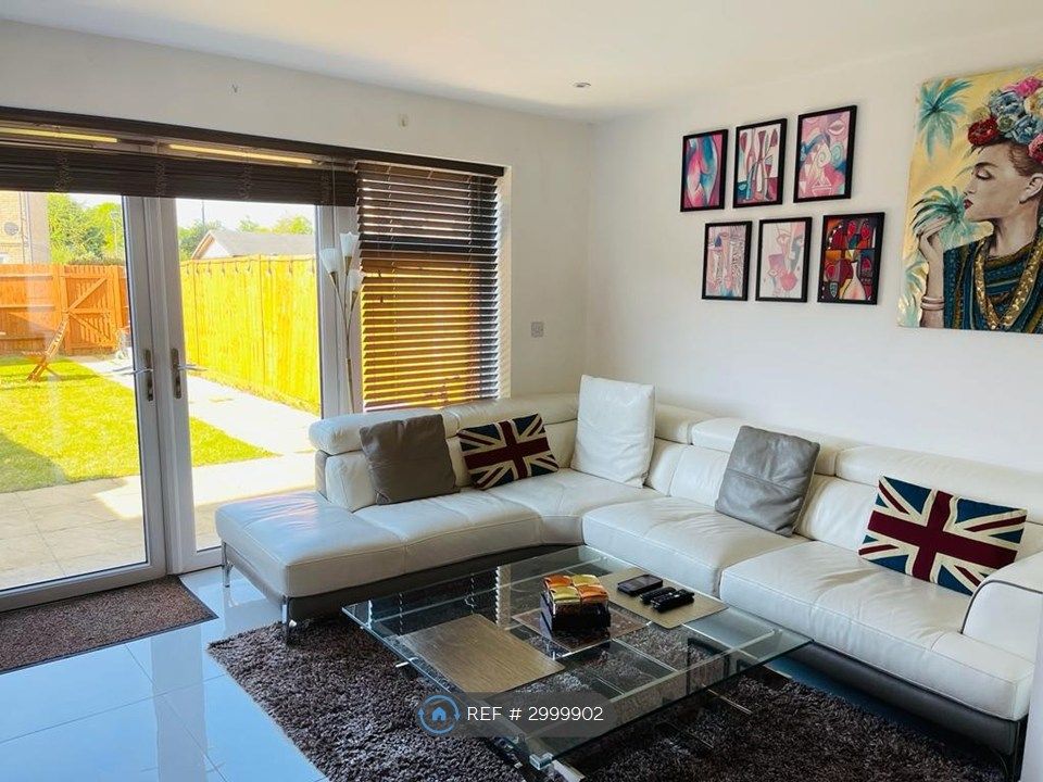 Property photo 1 of 14 Living Area