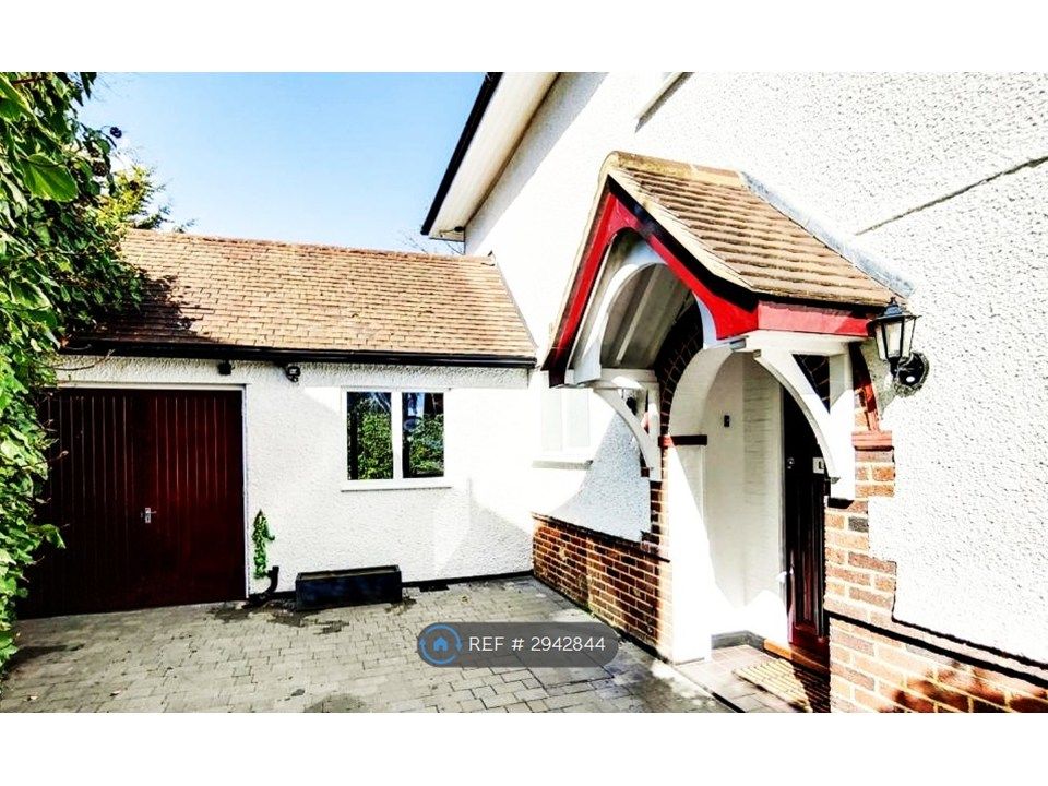 Property photo 2 of 19 Entrance