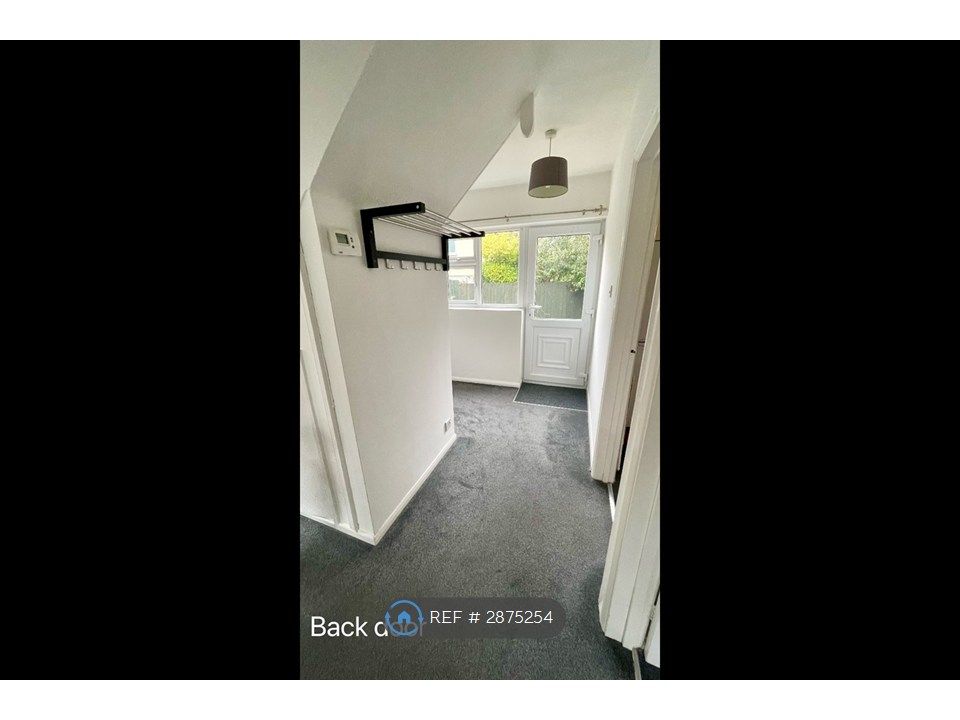 Property photo 2 of 18 Hall