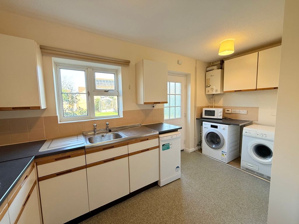 Property photo 3 of 12 Kitchen