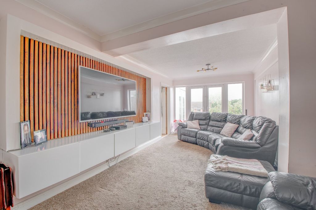 Property photo 2 of 15 Picture No. 08