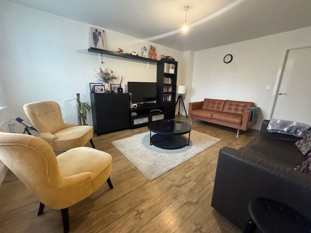 Property photo 2 of 11 5