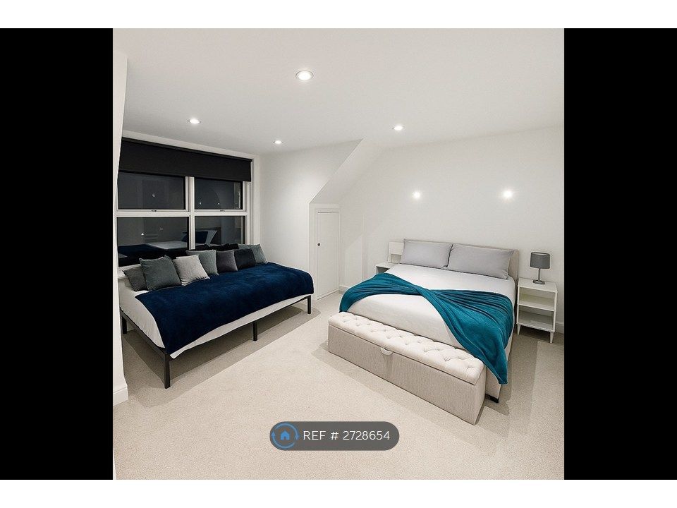 Property photo 1 of 16 Bedroom 1