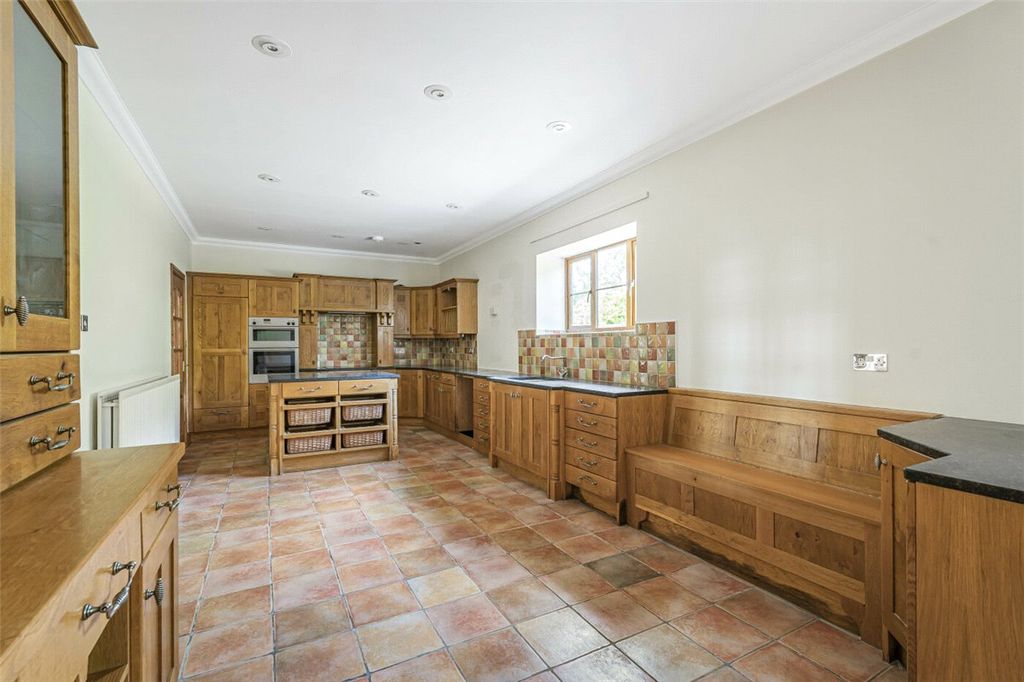 Property photo 2 of 37 Picture No. 02