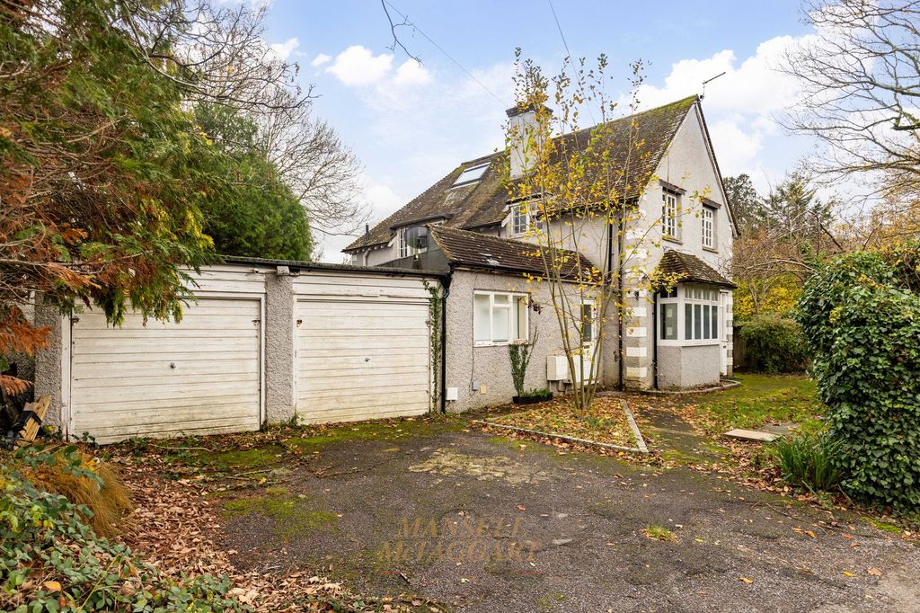 Property photo 2 of 31