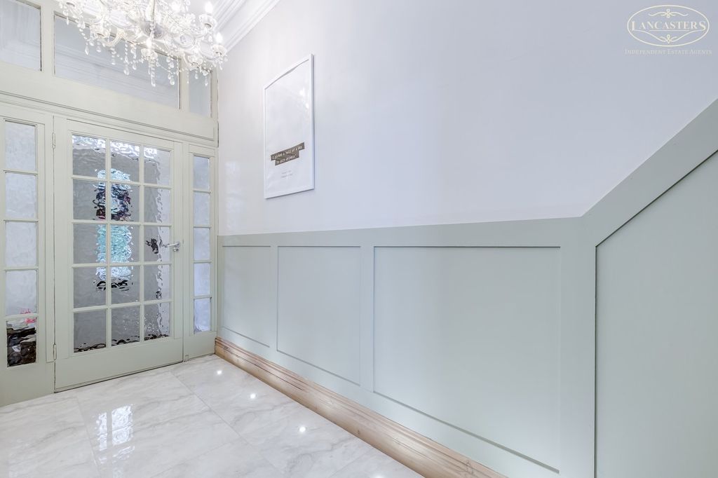 Property photo 3 of 35 Entrance Hallway