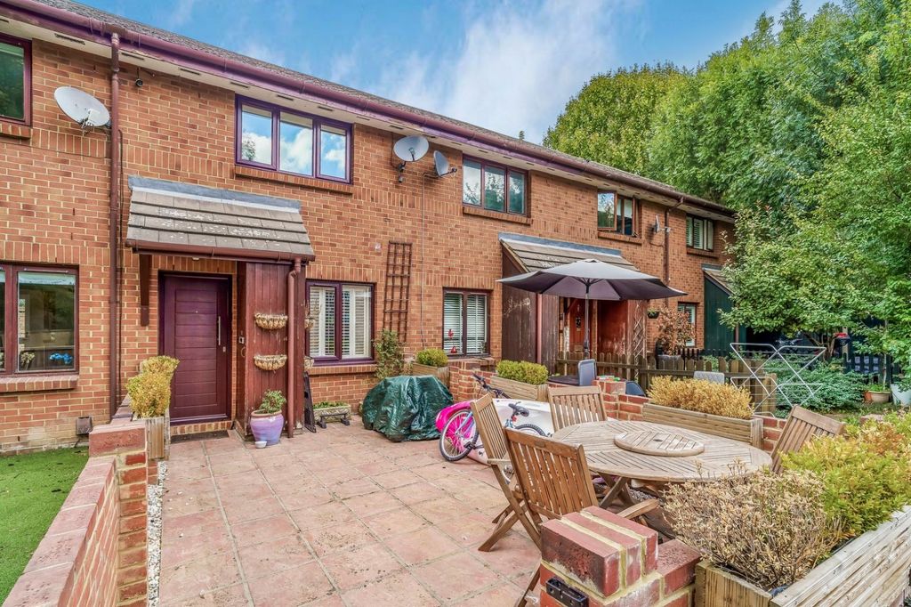 Property photo 2 of 8 Picture No. 15