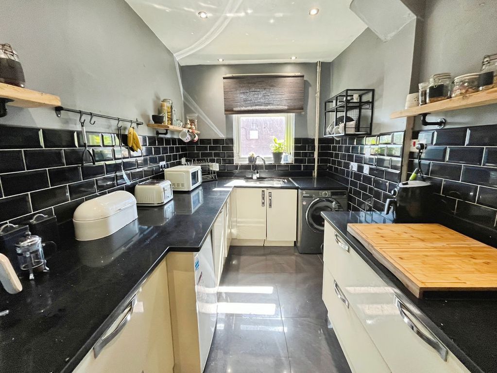 Property photo 3 of 22 Kitchen