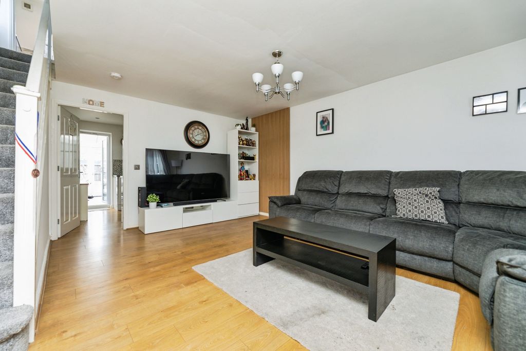 Property photo 3 of 20 2A8A7140