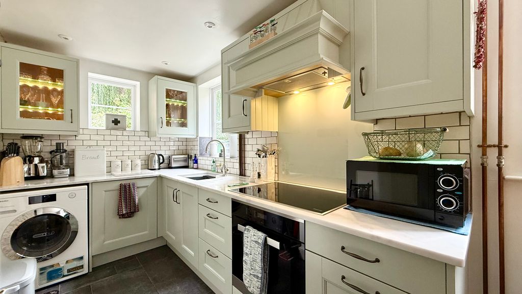 Property photo 3 of 16 Kitchen/Dining Room
