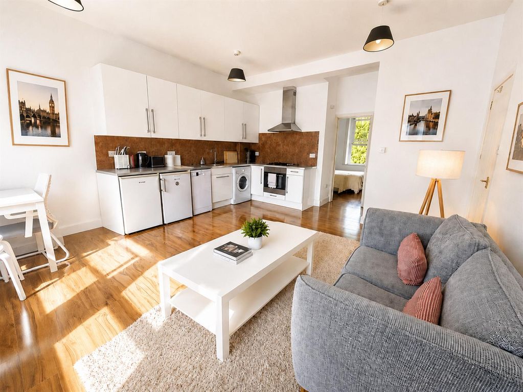 Property photo 2 of 6 Lounge Darlaston.Png