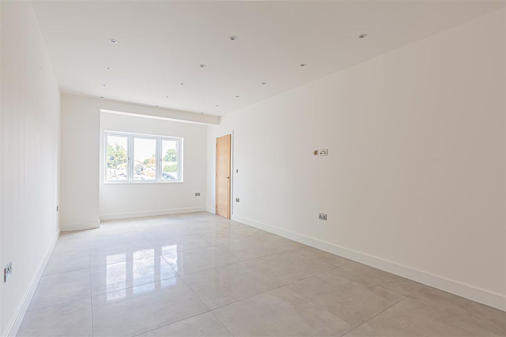 Property photo 3 of 20 16 Tayben Avenue-Tw2 (23).Jpeg