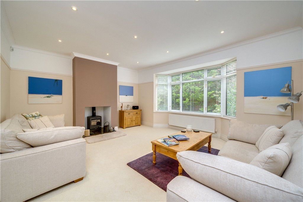 Property photo 2 of 30 Lounge