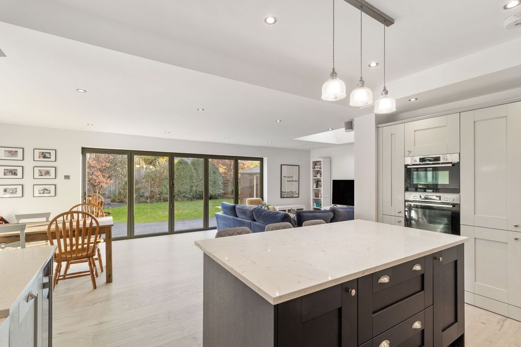 Property photo 3 of 25