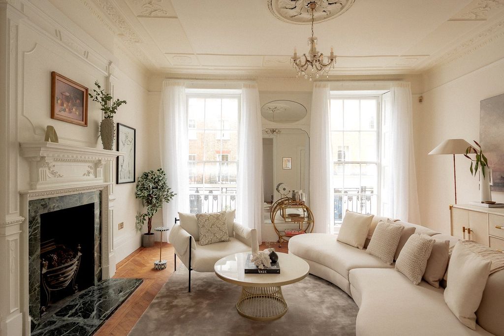 Property photo 1 of 22 Double Living Room