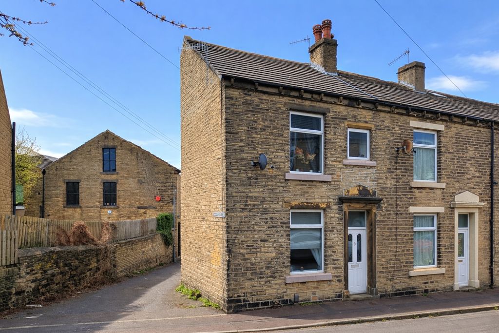Property photo 1 of 17 Rosebery Ewemove Elland (2)